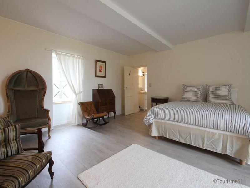 Le Manoir Du Ribardon Bed and Breakfast Neuvy-au-Houlme Buitenkant foto
