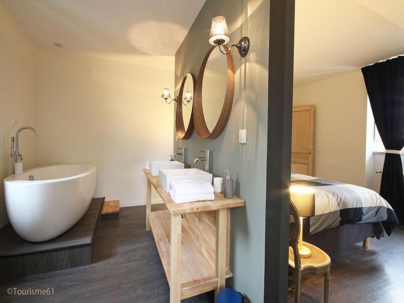Le Manoir Du Ribardon Bed and Breakfast Neuvy-au-Houlme Buitenkant foto